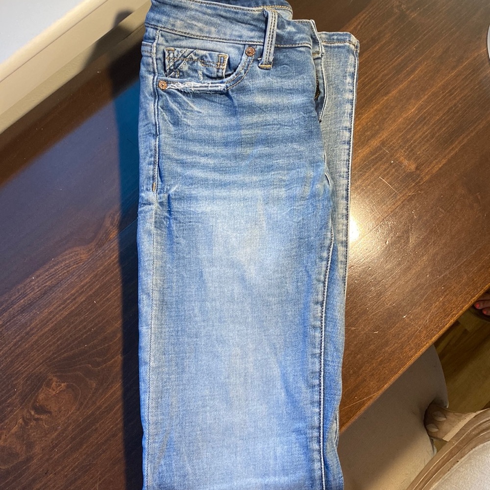 Buckle boot cuts! Amazing shape! 👖